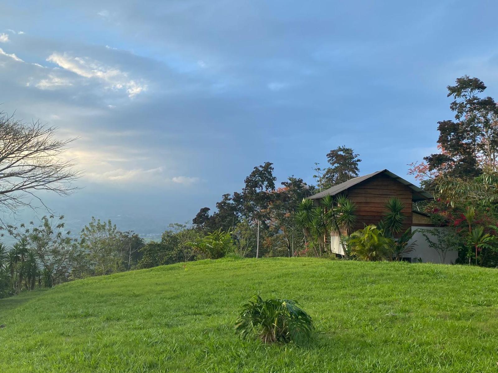 Hotel Hacienda Monteclaro à Turrialba Extérieur photo